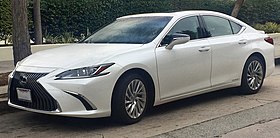 Lexus ES 300h AXZH10 US-spec.jpg